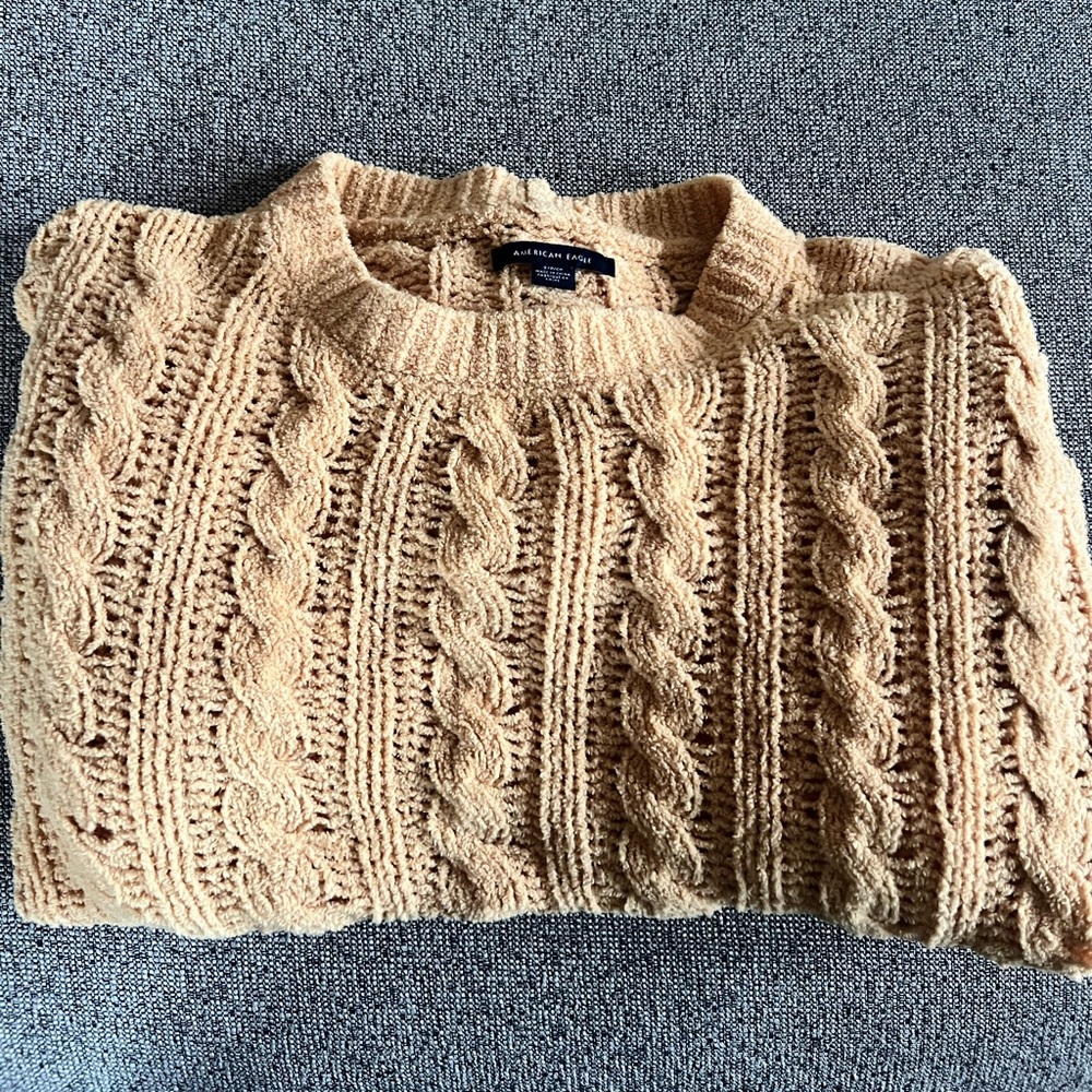 AE pale yellow knit sweater